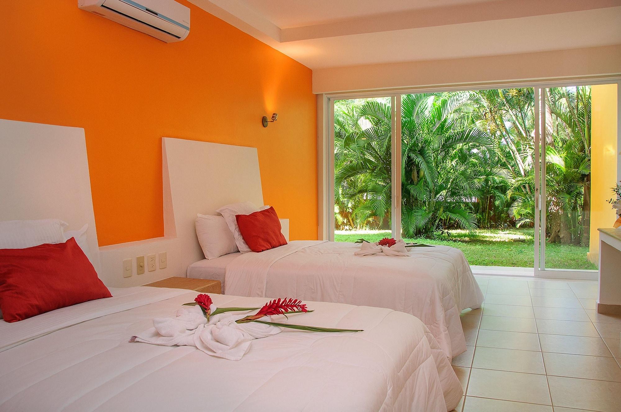Hotel Ixzi Plus Ixtapa  Buitenkant foto