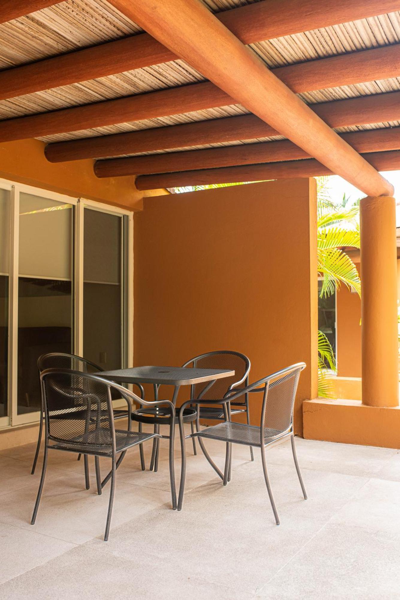 Hotel Ixzi Plus Ixtapa  Buitenkant foto