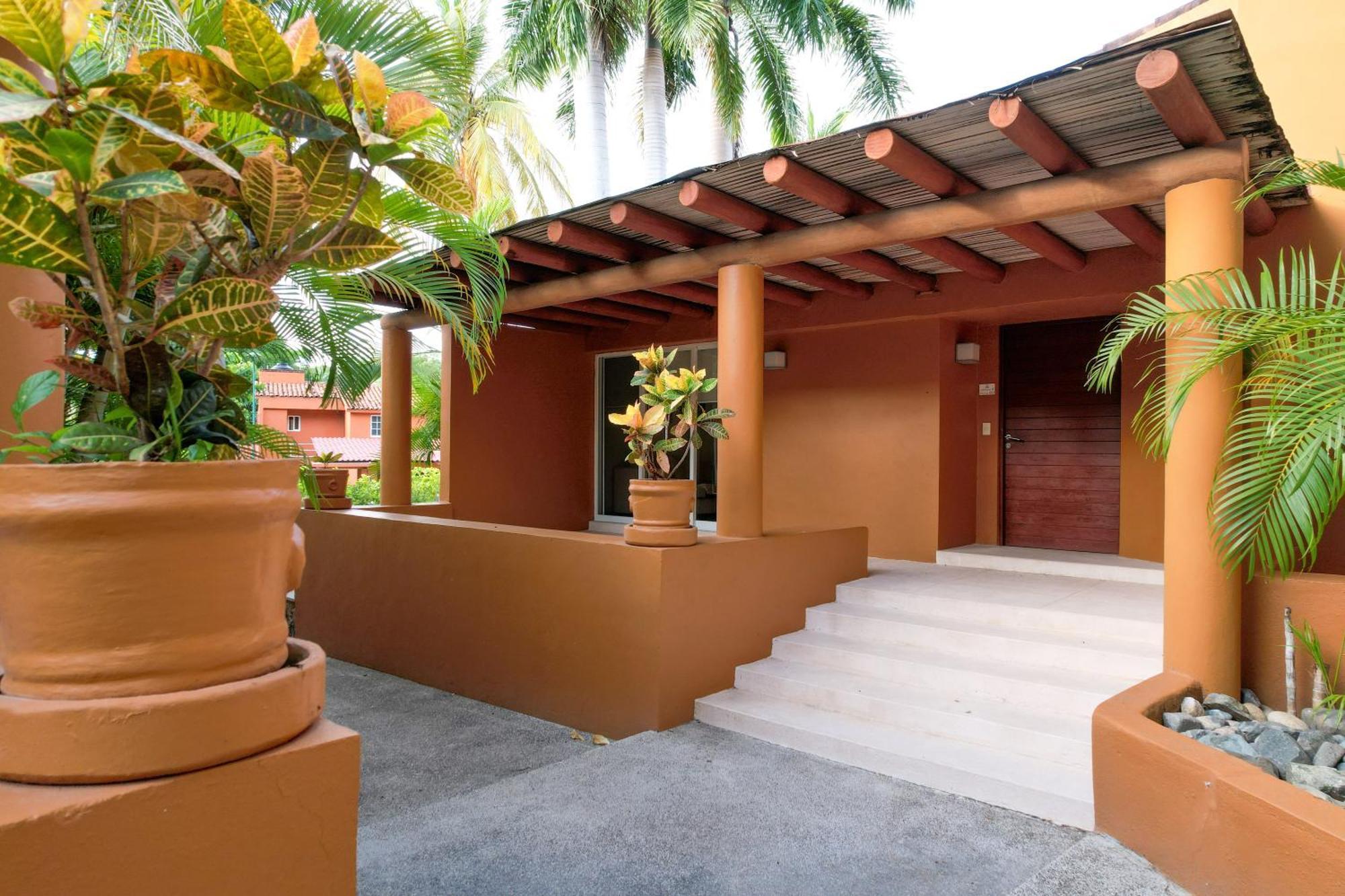 Hotel Ixzi Plus Ixtapa  Buitenkant foto