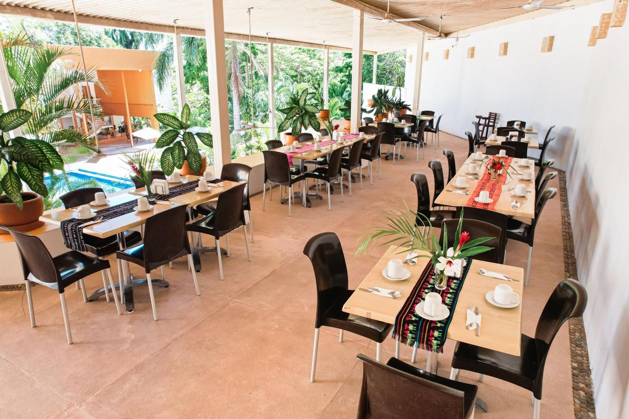 Hotel Ixzi Plus Ixtapa  Buitenkant foto