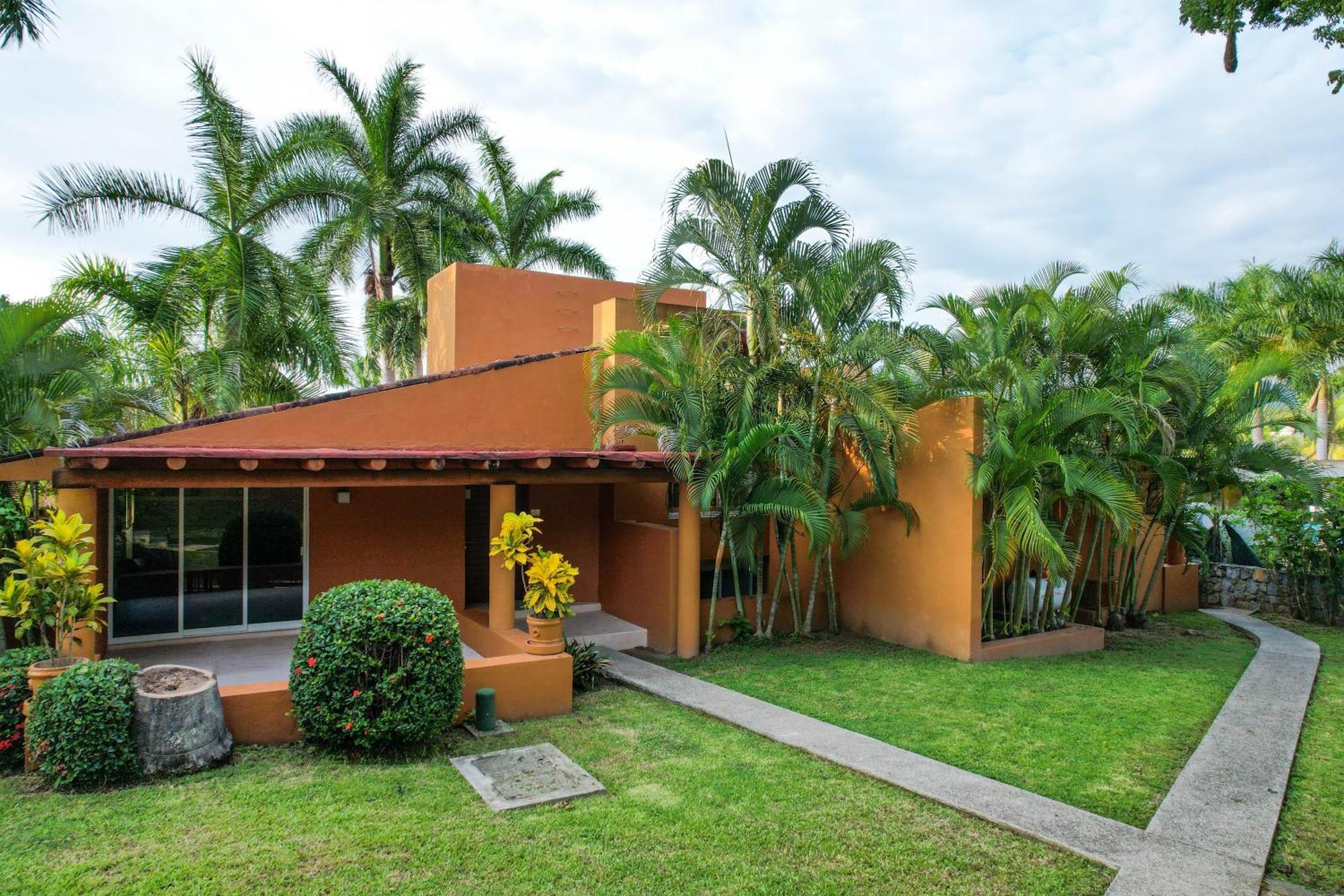 Hotel Ixzi Plus Ixtapa  Buitenkant foto