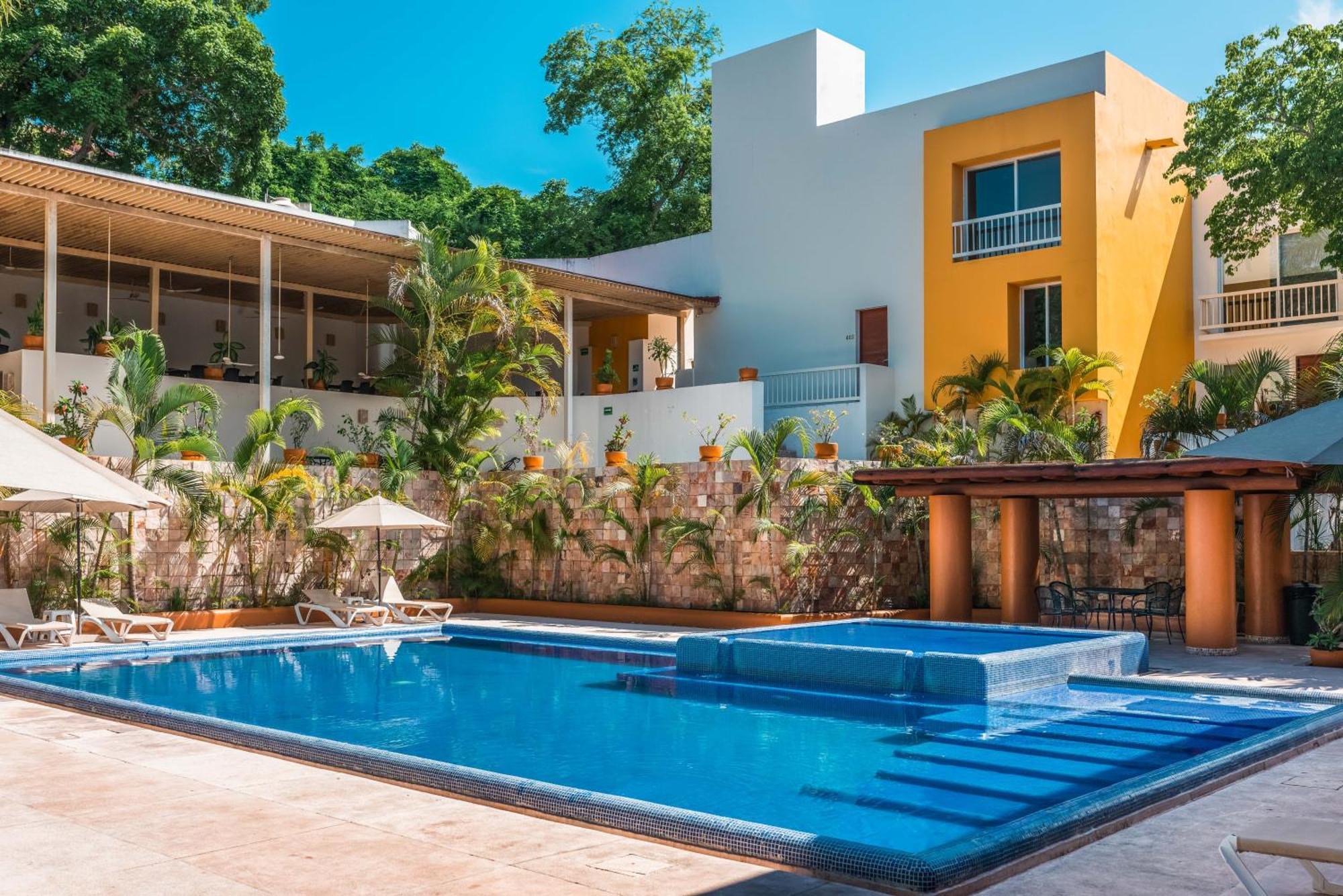 Hotel Ixzi Plus Ixtapa  Buitenkant foto
